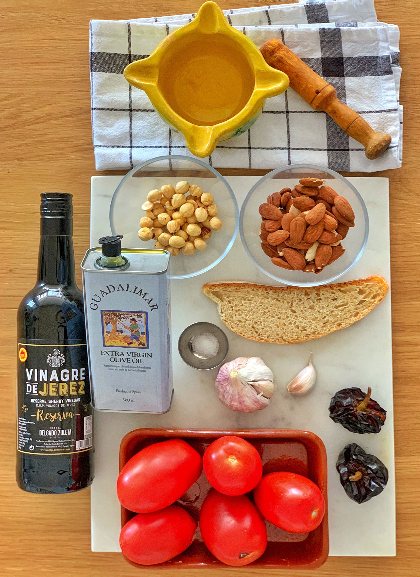 Ingredients to make romesco sauce, CÚRATE Trips