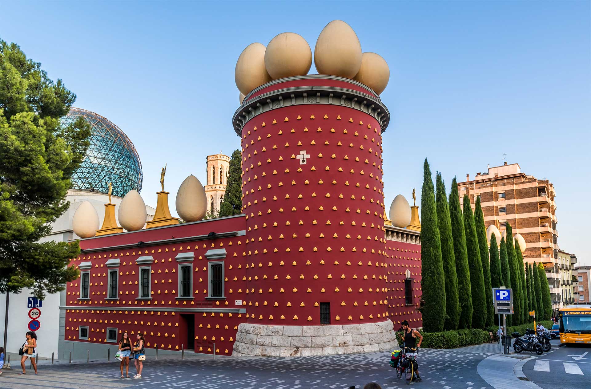 Figueres, step into Dali's world with CÚRATE Trips