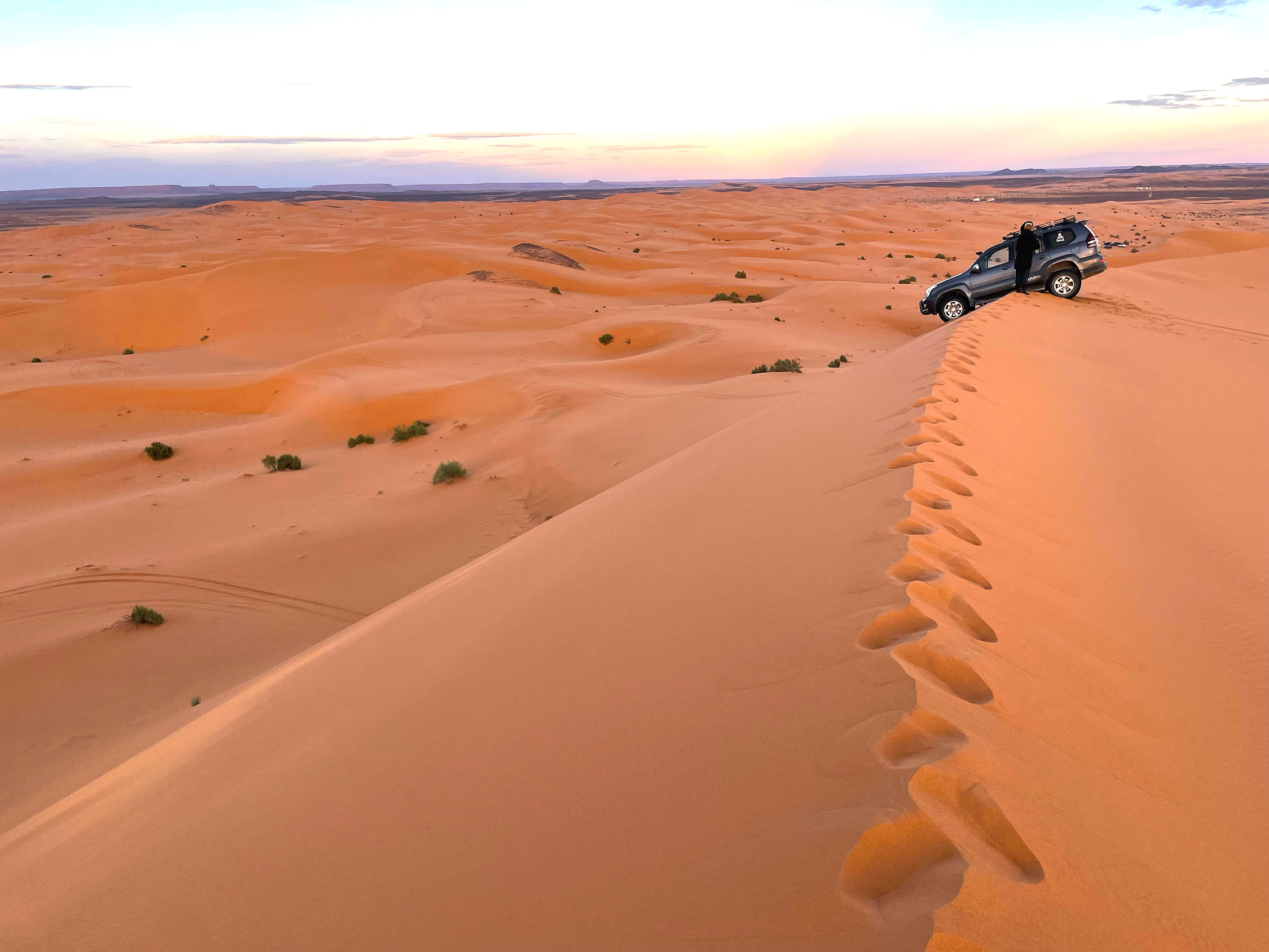 Explore the Sahara desert in 4x4 | by CÚRATE Trips