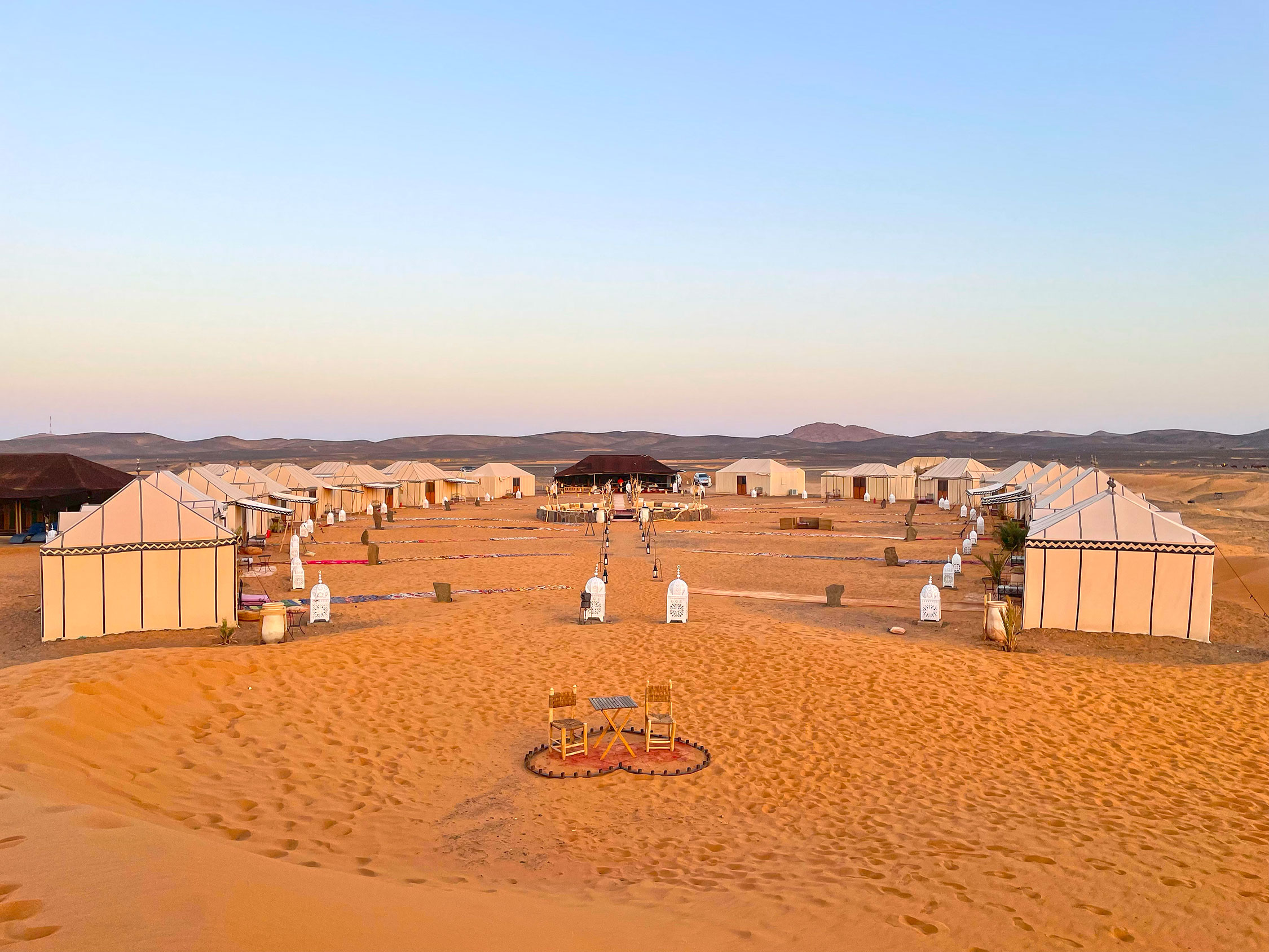 Stay in a luxury desert camp while in the Sahara desert | with CÚRATE Trips